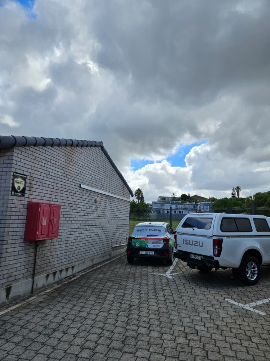 To Let Commercial Property for Rent in Rosenpark Western Cape